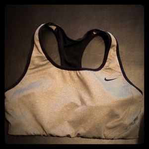 Sports bra nike